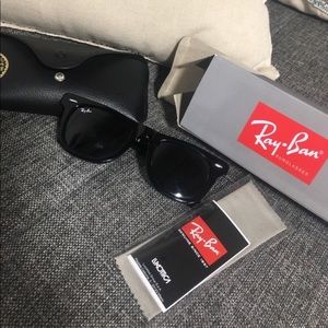 Black Ray Bans
